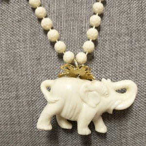 Vintage ELEPHANT CHARM NECKLACE Ivory-tone Mother & Babies